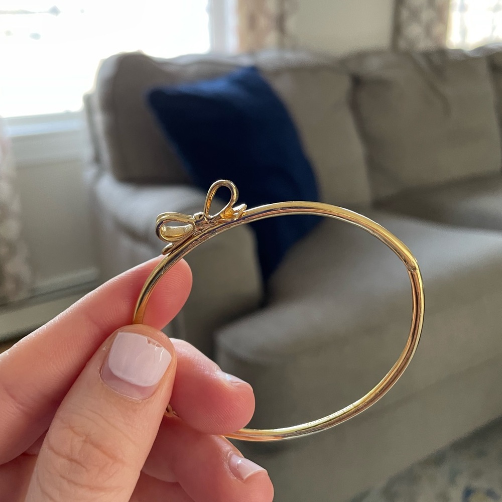 Kate spade faux gold bangle with bow accent 7 inch